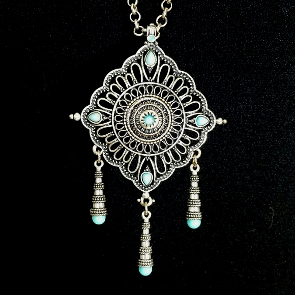 Necklace turquoise blue bead medallion pendant 28" silver rolo chain - Picture 3 of 5